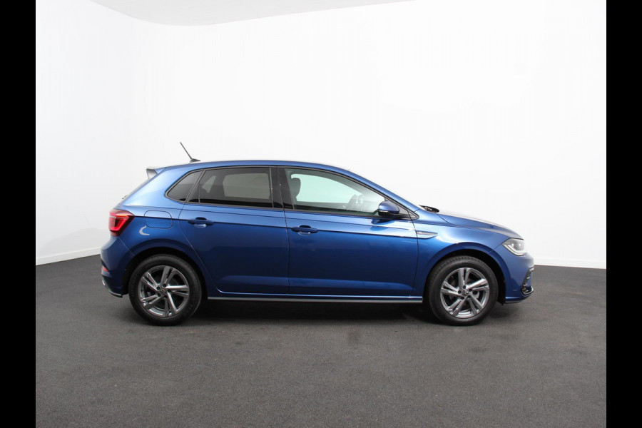 Volkswagen Polo 1.0 TSI R-Line Automaat Camera Parkeer sensoren Adaptive Cruise control Climate Control Extra getint glas Lichtmetalen velgen Stoelverwarming Navigatie Apple Carplay/Android Auto