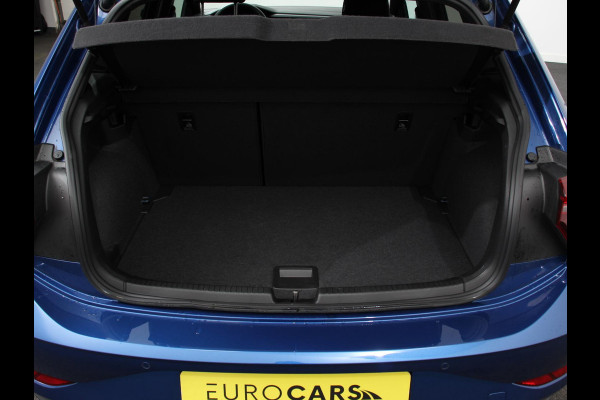 Volkswagen Polo 1.0 TSI R-Line Automaat Camera Parkeer sensoren Adaptive Cruise control Climate Control Extra getint glas Lichtmetalen velgen Stoelverwarming Navigatie Apple Carplay/Android Auto