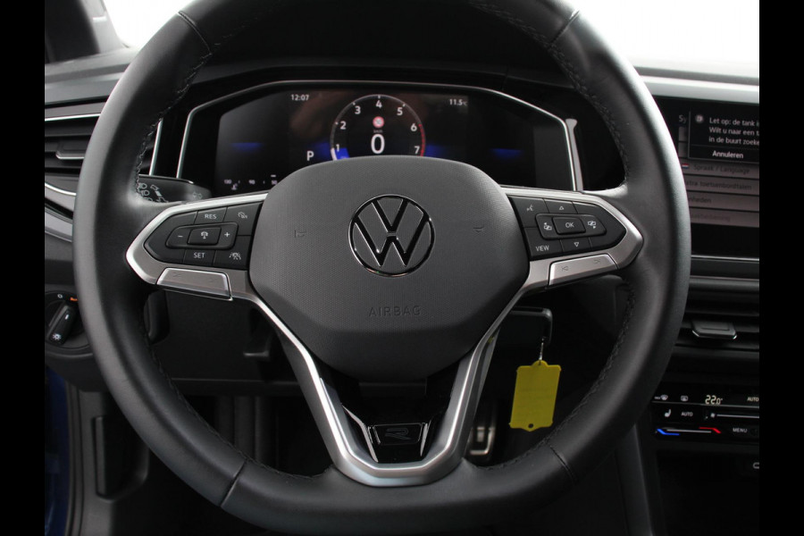 Volkswagen Polo 1.0 TSI R-Line Automaat Camera Parkeer sensoren Adaptive Cruise control Climate Control Extra getint glas Lichtmetalen velgen Stoelverwarming Navigatie Apple Carplay/Android Auto