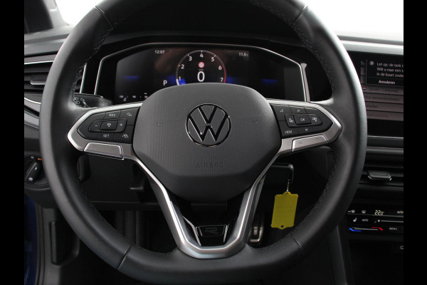 Volkswagen Polo 1.0 TSI R-Line Automaat Camera Parkeer sensoren Adaptive Cruise control Climate Control Extra getint glas Lichtmetalen velgen Stoelverwarming Navigatie Apple Carplay/Android Auto