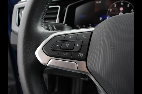 Volkswagen Polo 1.0 TSI R-Line Automaat Camera Parkeer sensoren Adaptive Cruise control Climate Control Extra getint glas Lichtmetalen velgen Stoelverwarming Navigatie Apple Carplay/Android Auto