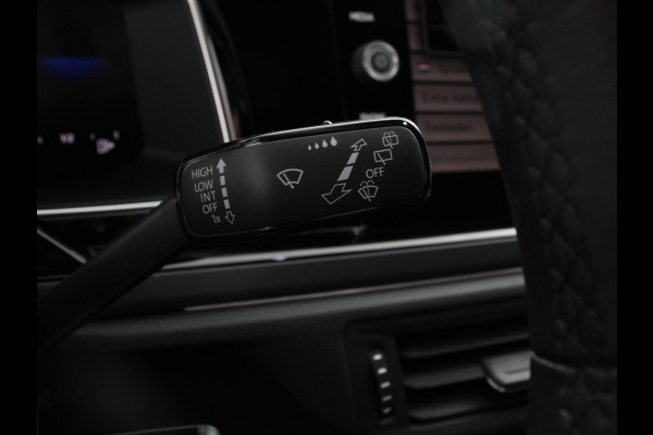 Volkswagen Polo 1.0 TSI R-Line Automaat Camera Parkeer sensoren Adaptive Cruise control Climate Control Extra getint glas Lichtmetalen velgen Stoelverwarming Navigatie Apple Carplay/Android Auto
