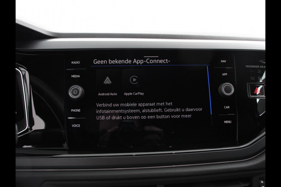 Volkswagen Polo 1.0 TSI R-Line Automaat Camera Parkeer sensoren Adaptive Cruise control Climate Control Extra getint glas Lichtmetalen velgen Stoelverwarming Navigatie Apple Carplay/Android Auto