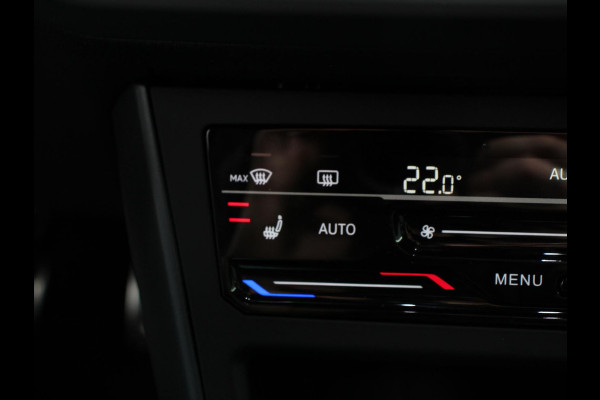 Volkswagen Polo 1.0 TSI R-Line Automaat Camera Parkeer sensoren Adaptive Cruise control Climate Control Extra getint glas Lichtmetalen velgen Stoelverwarming Navigatie Apple Carplay/Android Auto