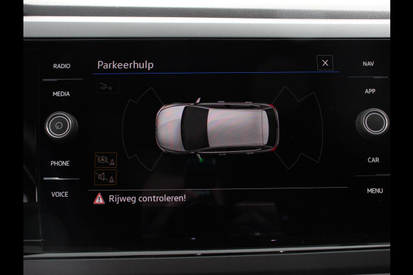 Volkswagen Polo 1.0 TSI R-Line Automaat Camera Parkeer sensoren Adaptive Cruise control Climate Control Extra getint glas Lichtmetalen velgen Stoelverwarming Navigatie Apple Carplay/Android Auto