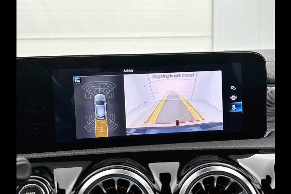 Mercedes-Benz A-Klasse 250 e Business Solution AMG Limited 24 Maanden Mercedes-Benz Certified Garantie. | AMG- Line interieur | AMG-Line Exterieur | Achteruitrijcamera | Panoram schuifkanteldak | Night Pakket | Trekhaak | Navigatie |  Sfeerverlichting |