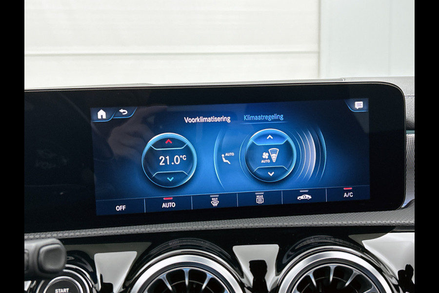 Mercedes-Benz A-Klasse 250 e Business Solution AMG Limited 24 Maanden Mercedes-Benz Certified Garantie. | AMG- Line interieur | AMG-Line Exterieur | Achteruitrijcamera | Panoram schuifkanteldak | Night Pakket | Trekhaak | Navigatie |  Sfeerverlichting |