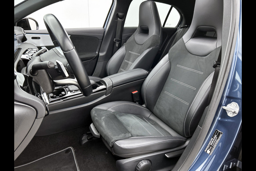 Mercedes-Benz A-Klasse 250 e Business Solution AMG Limited 24 Maanden Mercedes-Benz Certified Garantie. | AMG- Line interieur | AMG-Line Exterieur | Achteruitrijcamera | Panoram schuifkanteldak | Night Pakket | Trekhaak | Navigatie |  Sfeerverlichting |