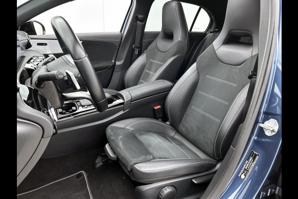 Mercedes-Benz A-Klasse 250 e Business Solution AMG Limited 24 Maanden Mercedes-Benz Certified Garantie. | AMG- Line interieur | AMG-Line Exterieur | Achteruitrijcamera | Panoram schuifkanteldak | Night Pakket | Trekhaak | Navigatie |  Sfeerverlichting |