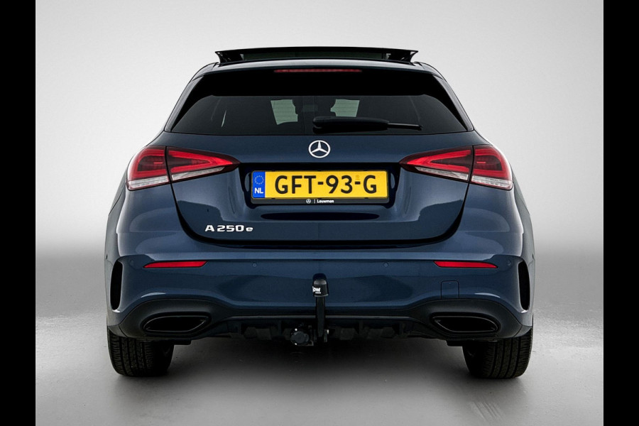 Mercedes-Benz A-Klasse 250 e Business Solution AMG Limited 24 Maanden Mercedes-Benz Certified Garantie. | AMG- Line interieur | AMG-Line Exterieur | Achteruitrijcamera | Panoram schuifkanteldak | Night Pakket | Trekhaak | Navigatie |  Sfeerverlichting |
