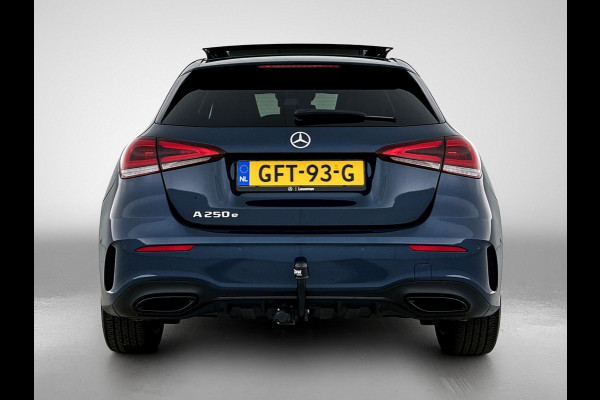 Mercedes-Benz A-Klasse 250 e Business Solution AMG Limited 24 Maanden Mercedes-Benz Certified Garantie. | AMG- Line interieur | AMG-Line Exterieur | Achteruitrijcamera | Panoram schuifkanteldak | Night Pakket | Trekhaak | Navigatie |  Sfeerverlichting |