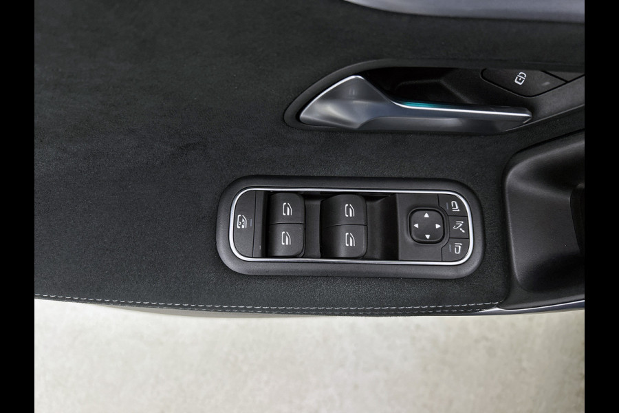 Mercedes-Benz A-Klasse 250 e Business Solution AMG Limited 24 Maanden Mercedes-Benz Certified Garantie. | AMG- Line interieur | AMG-Line Exterieur | Achteruitrijcamera | Panoram schuifkanteldak | Night Pakket | Trekhaak | Navigatie |  Sfeerverlichting |