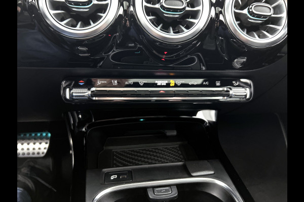 Mercedes-Benz A-Klasse 250 e Business Solution AMG Limited 24 Maanden Mercedes-Benz Certified Garantie. | AMG- Line interieur | AMG-Line Exterieur | Achteruitrijcamera | Panoram schuifkanteldak | Night Pakket | Trekhaak | Navigatie |  Sfeerverlichting |