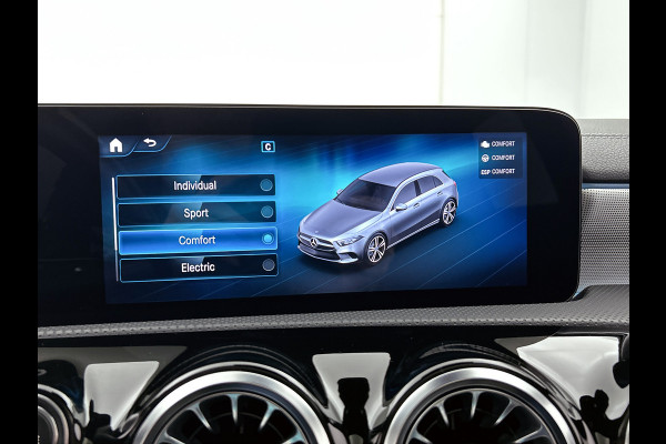 Mercedes-Benz A-Klasse 250 e Business Solution AMG Limited 24 Maanden Mercedes-Benz Certified Garantie. | AMG- Line interieur | AMG-Line Exterieur | Achteruitrijcamera | Panoram schuifkanteldak | Night Pakket | Trekhaak | Navigatie |  Sfeerverlichting |