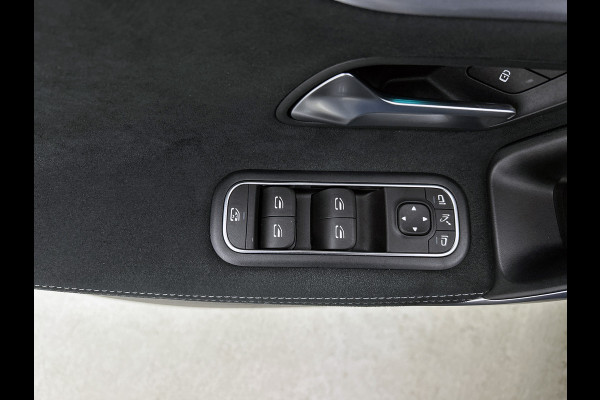 Mercedes-Benz A-Klasse 250 e Business Solution AMG Limited 24 Maanden Mercedes-Benz Certified Garantie. | AMG- Line interieur | AMG-Line Exterieur | Achteruitrijcamera | Panoram schuifkanteldak | Night Pakket | Trekhaak | Navigatie |  Sfeerverlichting |