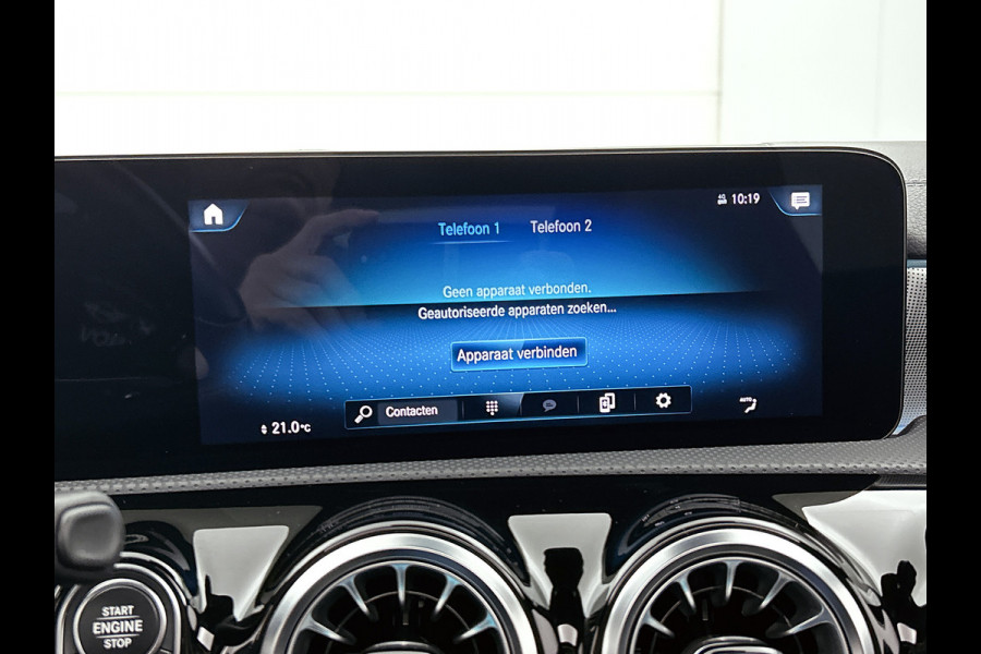 Mercedes-Benz A-Klasse 250 e Business Solution AMG Limited 24 Maanden Mercedes-Benz Certified Garantie. | AMG- Line interieur | AMG-Line Exterieur | Achteruitrijcamera | Panoram schuifkanteldak | Night Pakket | Trekhaak | Navigatie |  Sfeerverlichting |