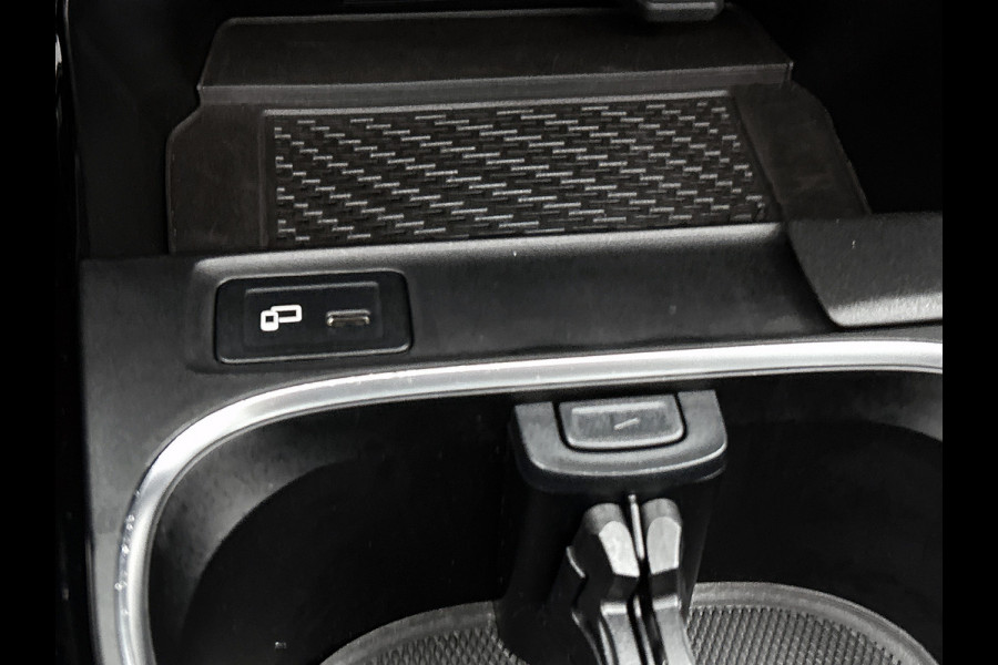 Mercedes-Benz A-Klasse 250 e Business Solution AMG Limited 24 Maanden Mercedes-Benz Certified Garantie. | AMG- Line interieur | AMG-Line Exterieur | Achteruitrijcamera | Panoram schuifkanteldak | Night Pakket | Trekhaak | Navigatie |  Sfeerverlichting |