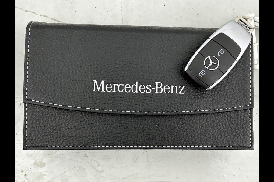 Mercedes-Benz A-Klasse 250 e Business Solution AMG Limited 24 Maanden Mercedes-Benz Certified Garantie. | AMG- Line interieur | AMG-Line Exterieur | Achteruitrijcamera | Panoram schuifkanteldak | Night Pakket | Trekhaak | Navigatie |  Sfeerverlichting |