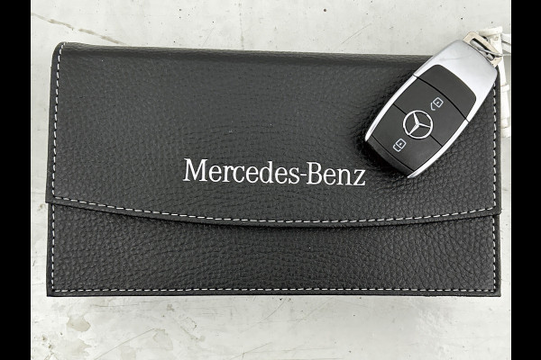 Mercedes-Benz A-Klasse 250 e Business Solution AMG Limited 24 Maanden Mercedes-Benz Certified Garantie. | AMG- Line interieur | AMG-Line Exterieur | Achteruitrijcamera | Panoram schuifkanteldak | Night Pakket | Trekhaak | Navigatie |  Sfeerverlichting |