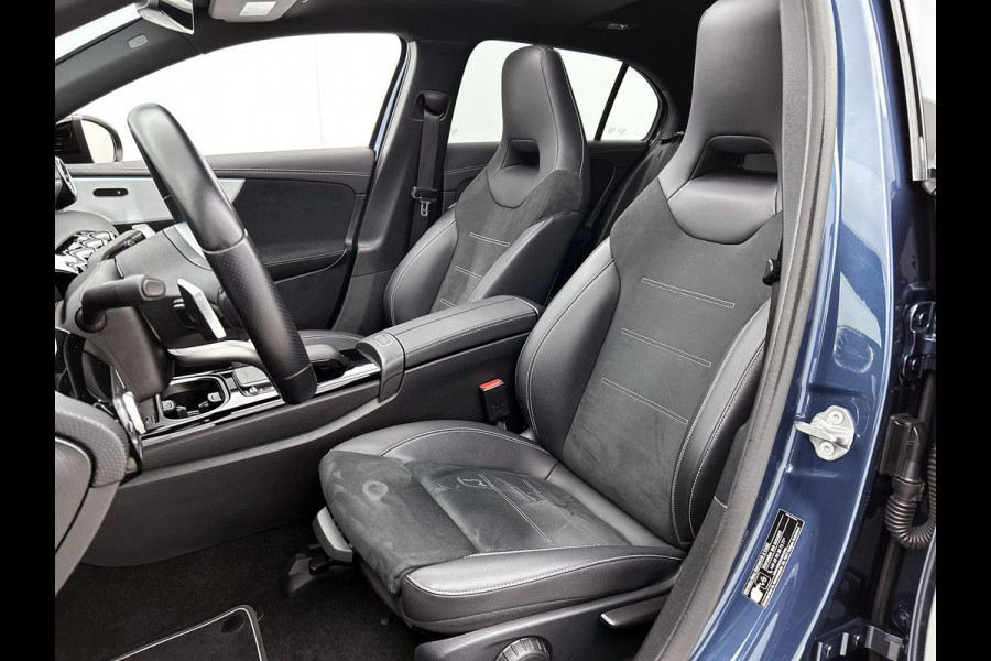 Mercedes-Benz A-Klasse 250 e Business Solution AMG Limited 24 Maanden Mercedes-Benz Certified Garantie. | AMG- Line interieur | AMG-Line Exterieur | Achteruitrijcamera | Panoram schuifkanteldak | Night Pakket | Trekhaak | Navigatie |  Sfeerverlichting |