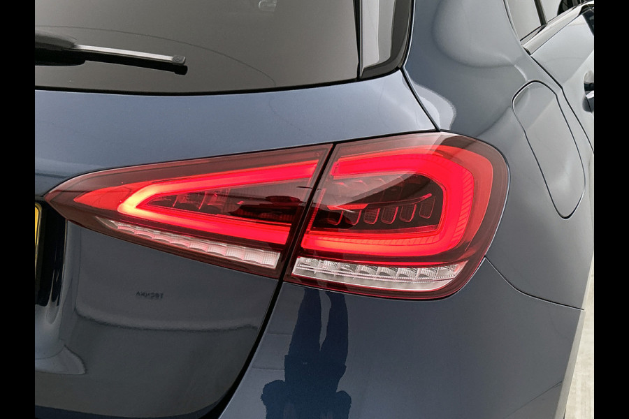 Mercedes-Benz A-Klasse 250 e Business Solution AMG Limited 24 Maanden Mercedes-Benz Certified Garantie. | AMG- Line interieur | AMG-Line Exterieur | Achteruitrijcamera | Panoram schuifkanteldak | Night Pakket | Trekhaak | Navigatie |  Sfeerverlichting |