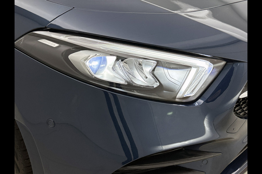 Mercedes-Benz A-Klasse 250 e Business Solution AMG Limited 24 Maanden Mercedes-Benz Certified Garantie. | AMG- Line interieur | AMG-Line Exterieur | Achteruitrijcamera | Panoram schuifkanteldak | Night Pakket | Trekhaak | Navigatie |  Sfeerverlichting |