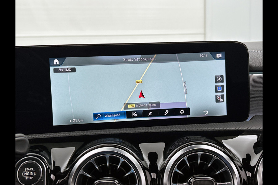 Mercedes-Benz A-Klasse 250 e Business Solution AMG Limited 24 Maanden Mercedes-Benz Certified Garantie. | AMG- Line interieur | AMG-Line Exterieur | Achteruitrijcamera | Panoram schuifkanteldak | Night Pakket | Trekhaak | Navigatie |  Sfeerverlichting |
