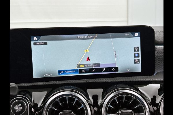 Mercedes-Benz A-Klasse 250 e Business Solution AMG Limited 24 Maanden Mercedes-Benz Certified Garantie. | AMG- Line interieur | AMG-Line Exterieur | Achteruitrijcamera | Panoram schuifkanteldak | Night Pakket | Trekhaak | Navigatie |  Sfeerverlichting |