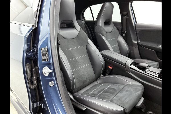 Mercedes-Benz A-Klasse 250 e Business Solution AMG Limited 24 Maanden Mercedes-Benz Certified Garantie. | AMG- Line interieur | AMG-Line Exterieur | Achteruitrijcamera | Panoram schuifkanteldak | Night Pakket | Trekhaak | Navigatie |  Sfeerverlichting |