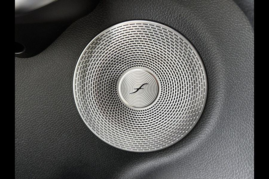 Mercedes-Benz Glb 250+ Business Solution AMG 85.5 kWh | Premium Plus | Nightpakket | Vast panoramadak | Head-up display | 	Burmester® 3D sound system | URBAN GUARD | MULTIBEAM LED | Warmtepomp | MBUX Superscreen | Adaptieve cruisecontrol |