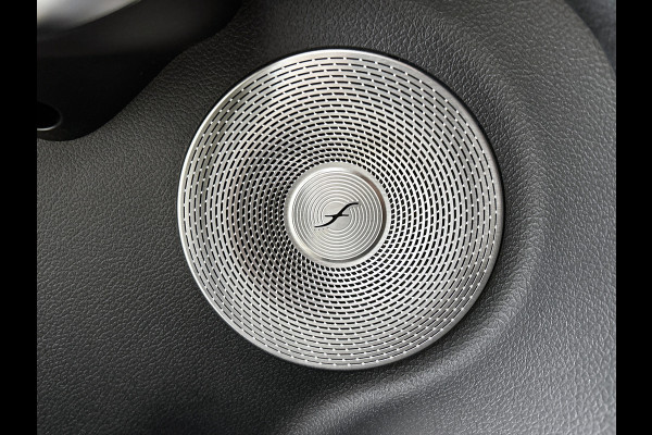 Mercedes-Benz Glb 250+ Business Solution AMG 85.5 kWh | Premium Plus | Nightpakket | Vast panoramadak | Head-up display | 	Burmester® 3D sound system | URBAN GUARD | MULTIBEAM LED | Warmtepomp | MBUX Superscreen | Adaptieve cruisecontrol |