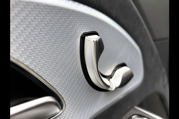 Mercedes-Benz Glb 250+ Business Solution AMG 85.5 kWh | Premium Plus | Nightpakket | Vast panoramadak | Head-up display | 	Burmester® 3D sound system | URBAN GUARD | MULTIBEAM LED | Warmtepomp | MBUX Superscreen | Adaptieve cruisecontrol |