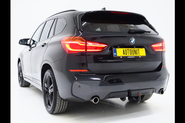 BMW X1 sDrive20i M Sport Full Black | HUD | Trekhaak | Sfeerlicht | Donkere Hemel | Stoelverwarming | Cruise | PDC | Carplay