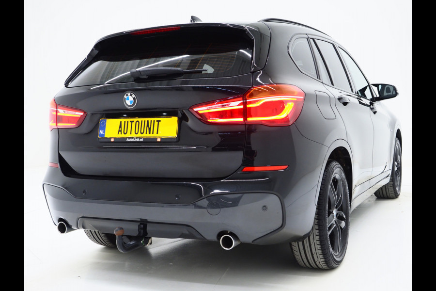 BMW X1 sDrive20i M Sport Full Black | HUD | Trekhaak | Sfeerlicht | Donkere Hemel | Stoelverwarming | Cruise | PDC | Carplay