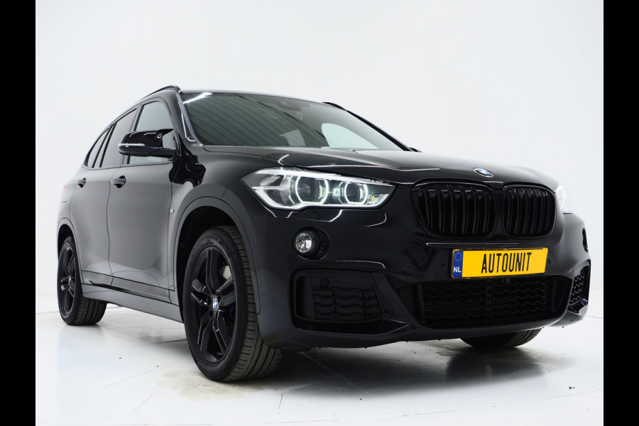 BMW X1 sDrive20i M Sport Full Black | HUD | Trekhaak | Sfeerlicht | Donkere Hemel | Stoelverwarming | Cruise | PDC | Carplay