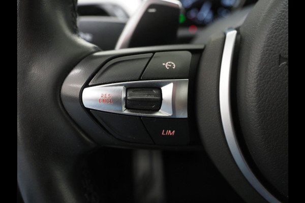 BMW X1 sDrive20i M Sport Full Black | HUD | Trekhaak | Sfeerlicht | Donkere Hemel | Stoelverwarming | Cruise | PDC | Carplay