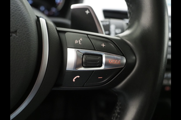 BMW X1 sDrive20i M Sport Full Black | HUD | Trekhaak | Sfeerlicht | Donkere Hemel | Stoelverwarming | Cruise | PDC | Carplay