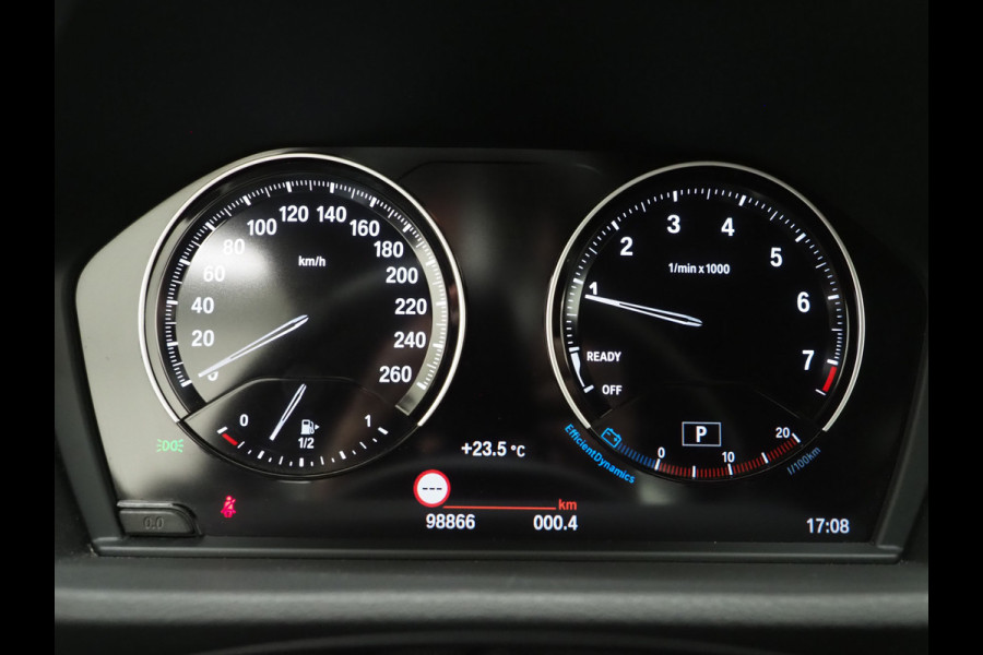 BMW X1 sDrive20i M Sport Full Black | HUD | Trekhaak | Sfeerlicht | Donkere Hemel | Stoelverwarming | Cruise | PDC | Carplay