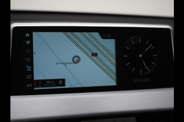 BMW X1 sDrive20i M Sport Full Black | HUD | Trekhaak | Sfeerlicht | Donkere Hemel | Stoelverwarming | Cruise | PDC | Carplay