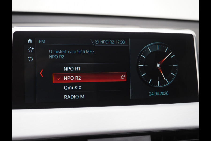 BMW X1 sDrive20i M Sport Full Black | HUD | Trekhaak | Sfeerlicht | Donkere Hemel | Stoelverwarming | Cruise | PDC | Carplay