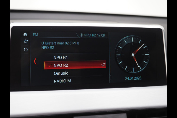 BMW X1 sDrive20i M Sport Full Black | HUD | Trekhaak | Sfeerlicht | Donkere Hemel | Stoelverwarming | Cruise | PDC | Carplay