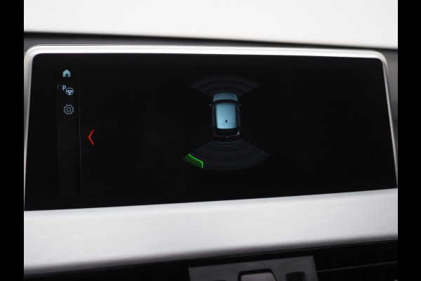 BMW X1 sDrive20i M Sport Full Black | HUD | Trekhaak | Sfeerlicht | Donkere Hemel | Stoelverwarming | Cruise | PDC | Carplay
