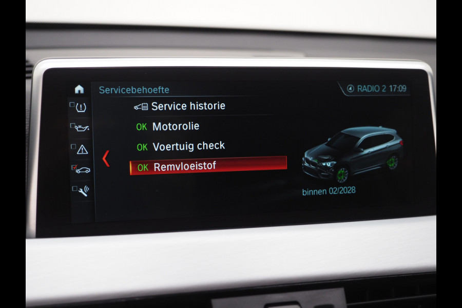 BMW X1 sDrive20i M Sport Full Black | HUD | Trekhaak | Sfeerlicht | Donkere Hemel | Stoelverwarming | Cruise | PDC | Carplay