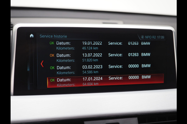 BMW X1 sDrive20i M Sport Full Black | HUD | Trekhaak | Sfeerlicht | Donkere Hemel | Stoelverwarming | Cruise | PDC | Carplay