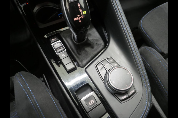 BMW X1 sDrive20i M Sport Full Black | HUD | Trekhaak | Sfeerlicht | Donkere Hemel | Stoelverwarming | Cruise | PDC | Carplay