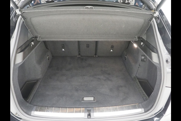 BMW X1 sDrive20i M Sport Full Black | HUD | Trekhaak | Sfeerlicht | Donkere Hemel | Stoelverwarming | Cruise | PDC | Carplay