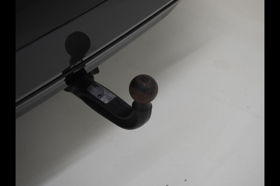 BMW X1 sDrive20i M Sport Full Black | HUD | Trekhaak | Sfeerlicht | Donkere Hemel | Stoelverwarming | Cruise | PDC | Carplay