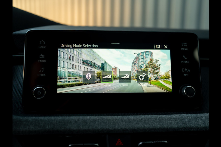 Škoda Kamiq 1.0 TSI Business Edition | Camera | Elk. A-klep | Keyless | Prijs Rijklaar!!