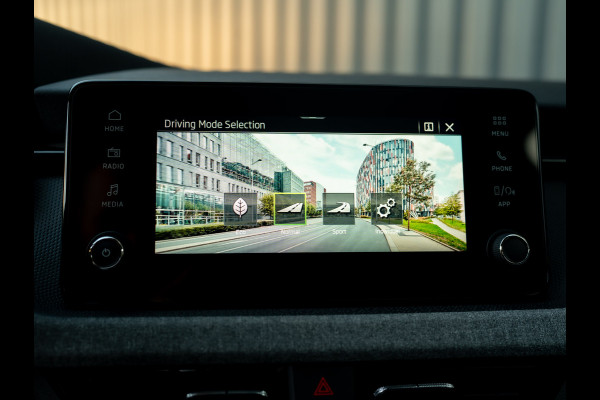 Škoda Kamiq 1.0 TSI Business Edition | Camera | Elk. A-klep | Keyless | Prijs Rijklaar!!