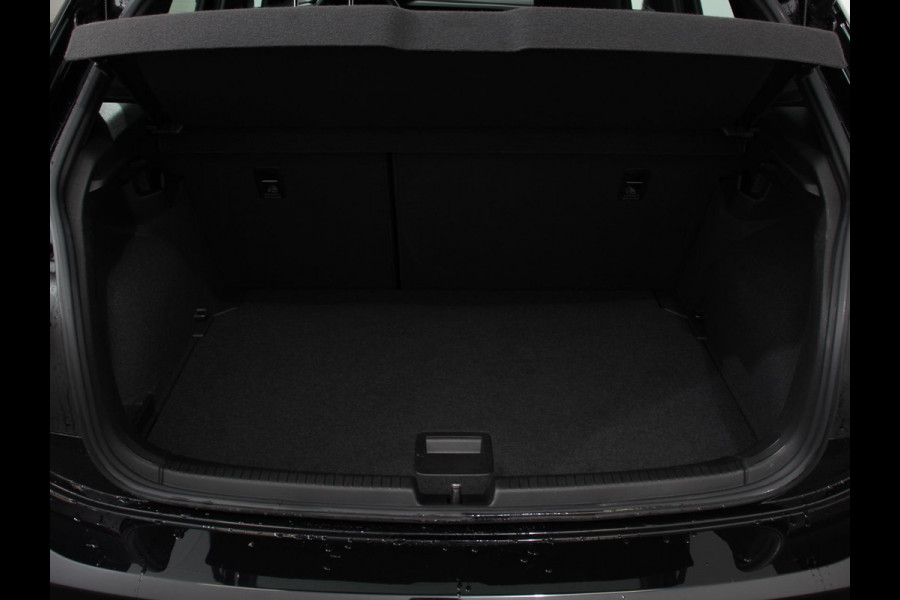 Volkswagen Polo 1.0 TSI R-Line Automaat Camera Digitale Cockpit Parkeer sensoren Adaptive Cruise control Climate Control Lichtmetalen velgen Stoelverwarming Navigatie Apple Carplay/Android Auto